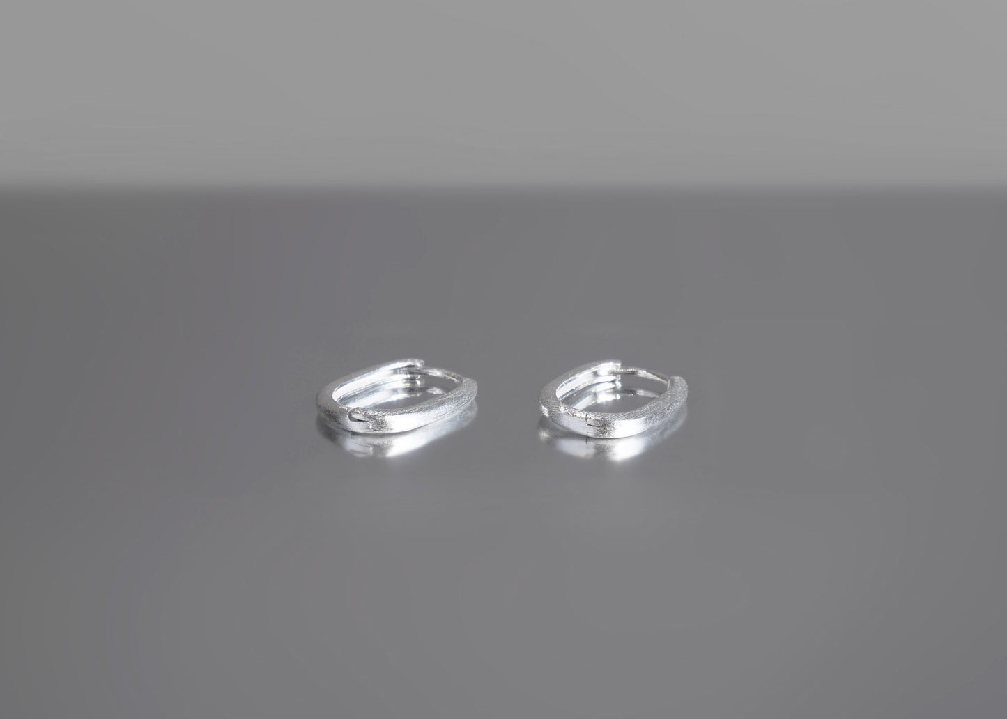 Blanche Minimal Rounded Rectangle Earrings