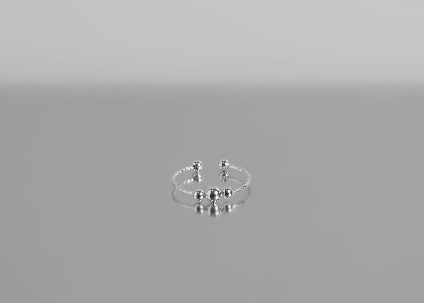 Elvira Simple Balls Ring